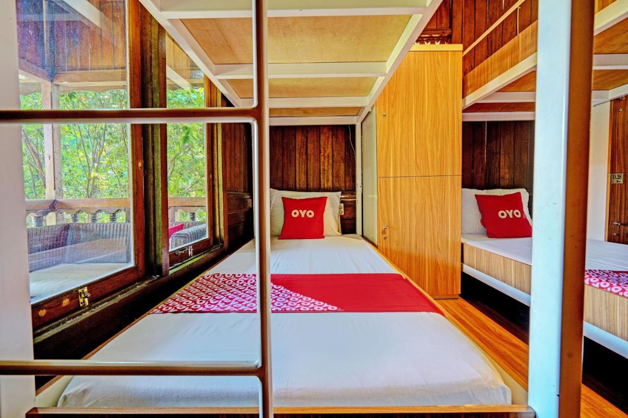 Oyo 92927 Griya Ayu Minahasa Hotel 2*