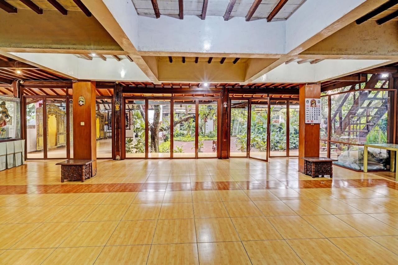Oyo 92927 Griya Ayu Minahasa Bandung