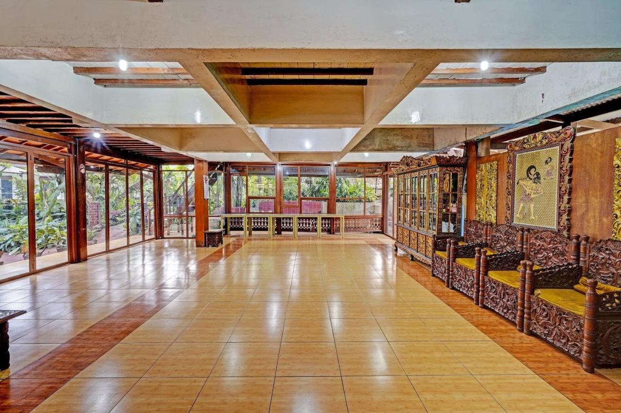 Oyo 92927 Griya Ayu Minahasa 2*