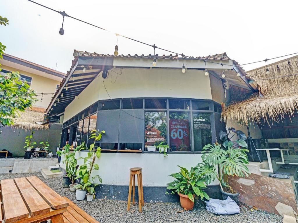 Oyo 92927 Griya Ayu Minahasa 2* Bandung